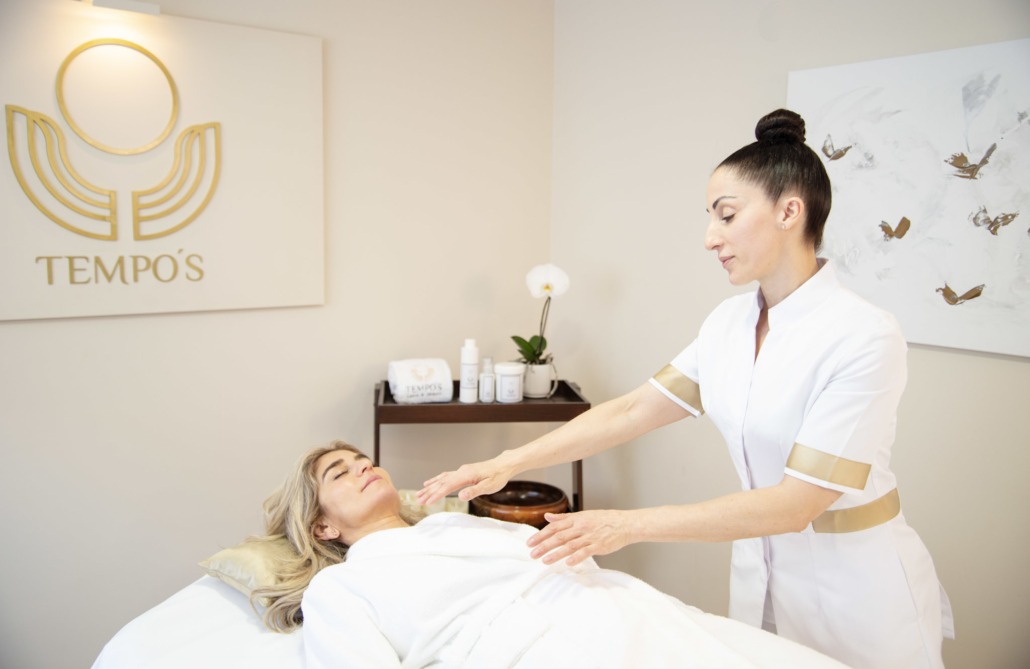 Energy work during a session at Tempo’s in Geneva